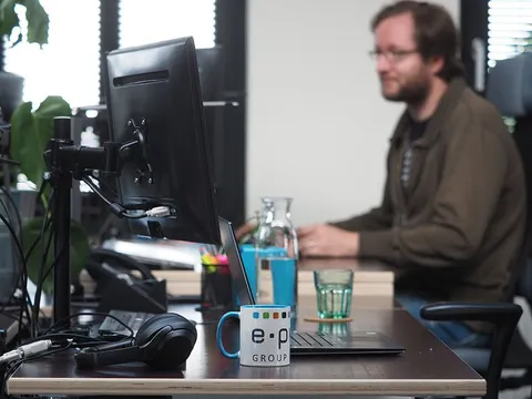 e-pixler Entwickler beim programmieren