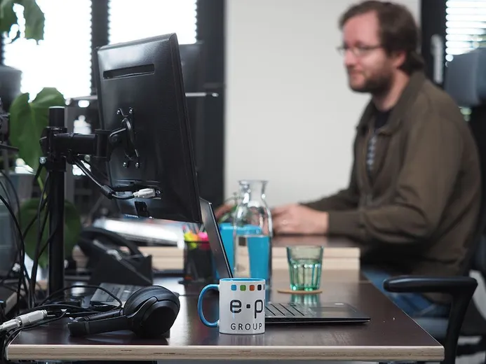 e-pixler Entwickler beim programmieren